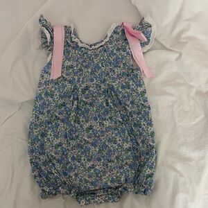 Cecil and Lou 2T ditsy floral bubble with satin bows. EUC! Worn once!